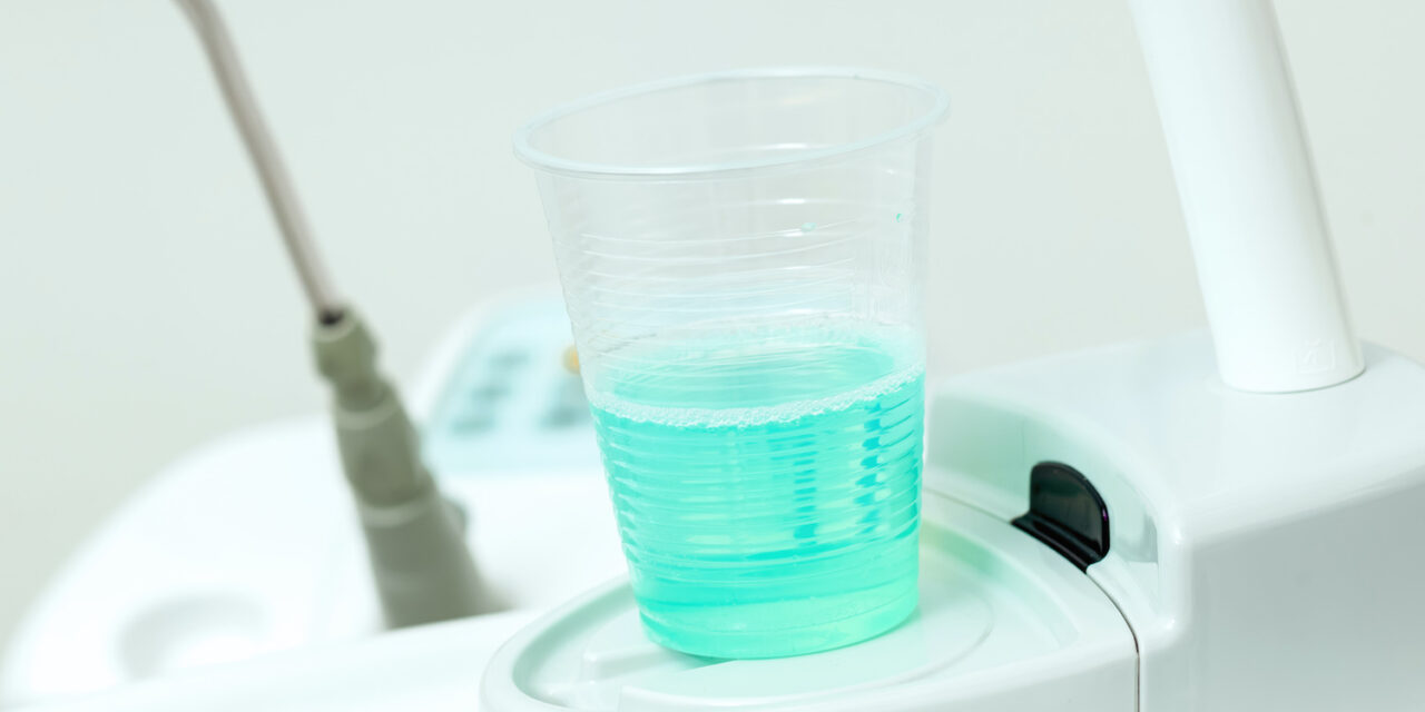 Ağız Duşu Diş İpi Kadar Etkili mi ve Kimler Kullanmalı?