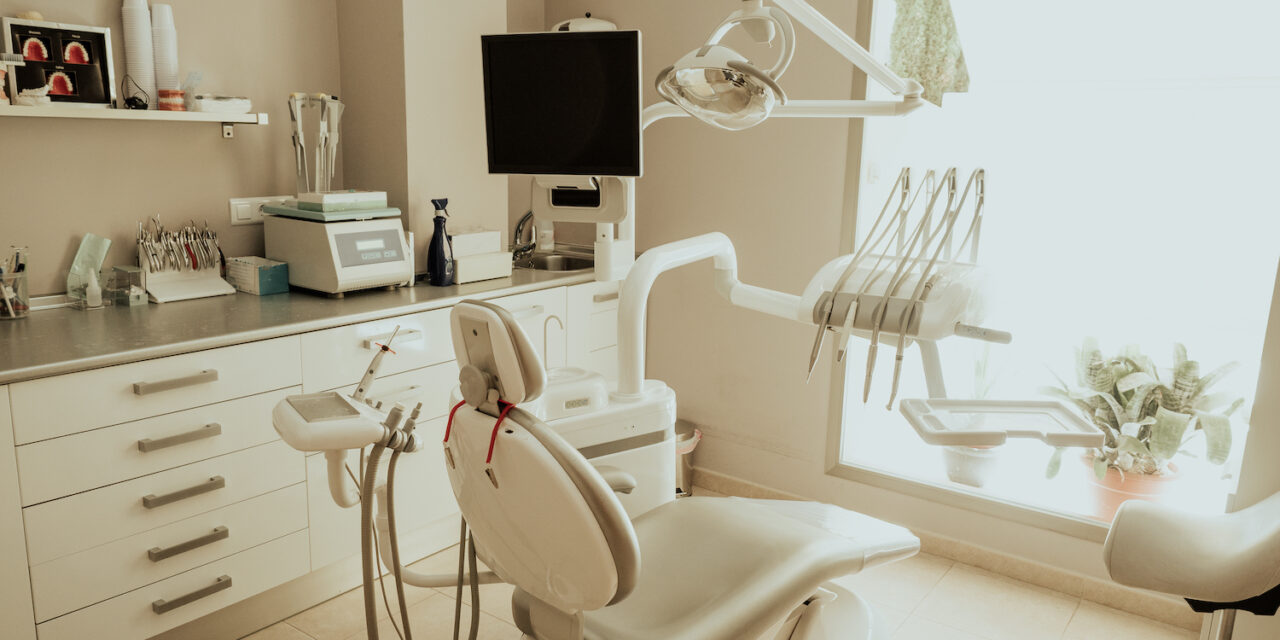 Diş Hekimi Randevusundan Önce Ne Yapmalı Ne Yapmamalı? Gerçekçi ve Medikal Bir Hazırlık Rehberi