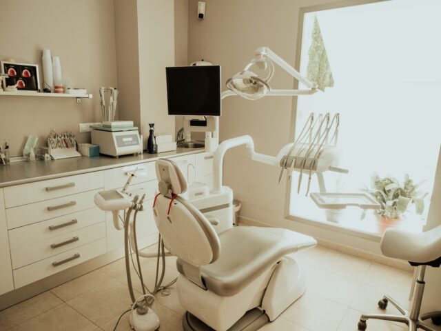 Diş Hekimi Randevusundan Önce Ne Yapmalı Ne Yapmamalı? Gerçekçi ve Medikal Bir Hazırlık Rehberi