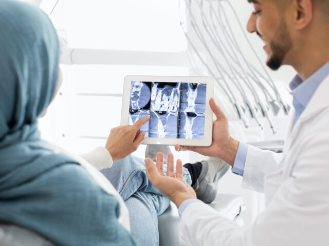 Diş İmplantı Tedavisi Ne Kadar Sürer? Aşama Aşama İyileşme ve Süreç Rehberi