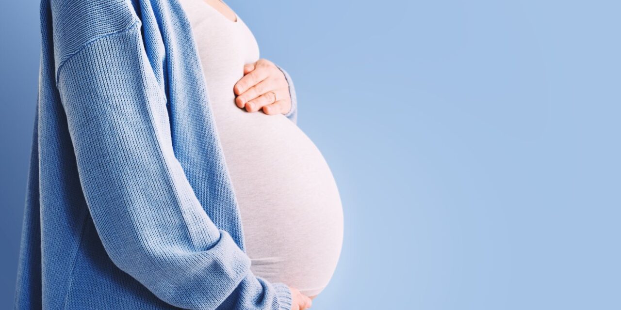 Gebelik Döneminde Diş Eti Sağlığı: Hormonal Değişimlerin Ağız Florasına Etkisi