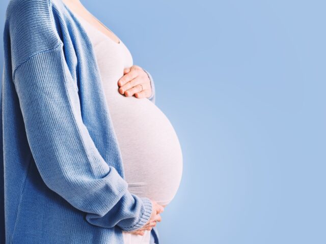 Gebelik Döneminde Diş Eti Sağlığı: Hormonal Değişimlerin Ağız Florasına Etkisi